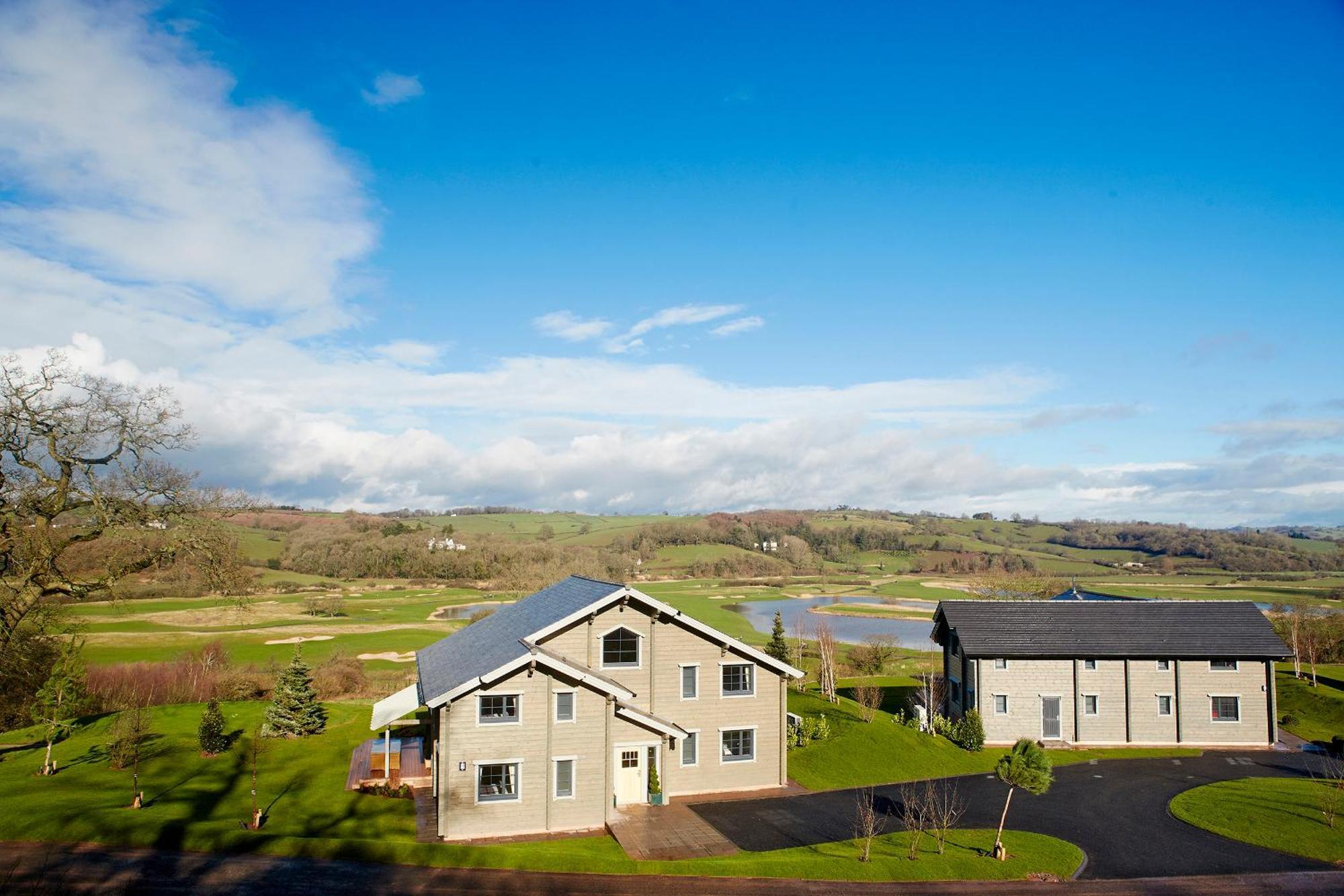 Resort Hunter By Celtic Manor *